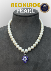 Luxury Pearl Necklace with Beautiful Silver Pendant Accent