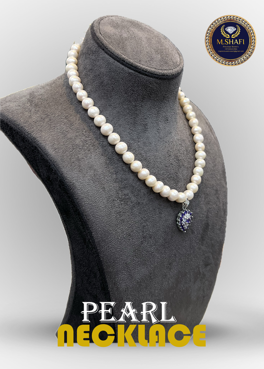 Luxury Pearl Necklace with Beautiful Silver Pendant Accent