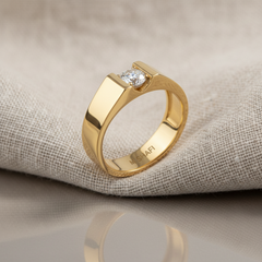 Modern Men’s Single Stone Flat Band Ring in Gold Plated Pure 925 Silver